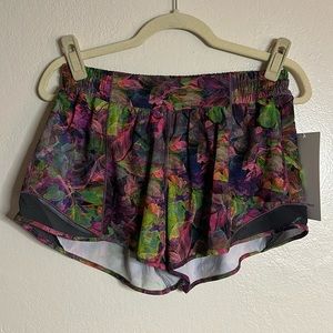 NWT Lululemon Hottie Hot LR Short 4” Lined (Vivid Floral Tone Multi) Low Rise